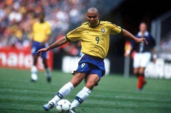 室里充当年 室里充当年